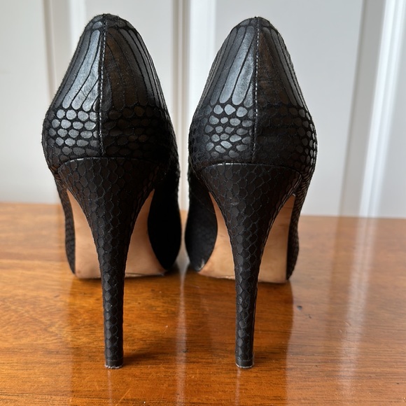 Excellent condition Jessica Simpson animal print embossed pumps - Picture 3 of 4